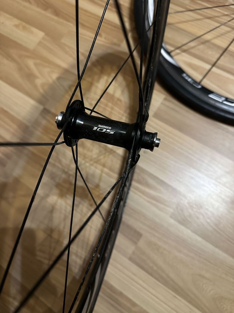 Zapletený karbonová galusková kola SHimano Dura-ace C35