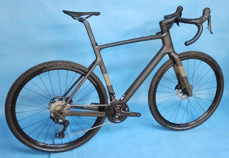 SCOTT Addict Gravel 30 AXS 2024 - atraktivní gravel bike na Sram Rival AXS – NOVÝ