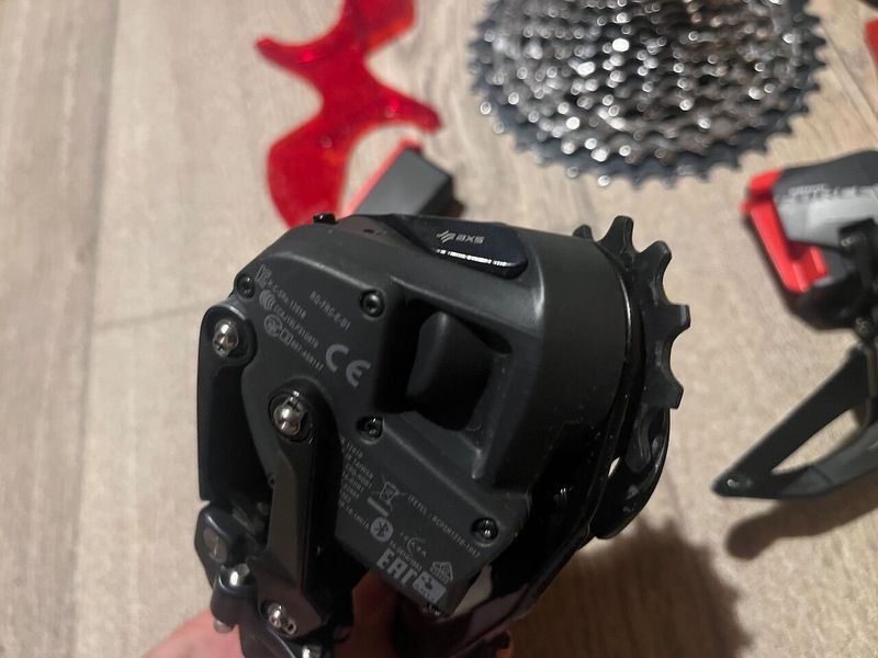 sada Sram Force D1, paky nové, ostatní max 1000km