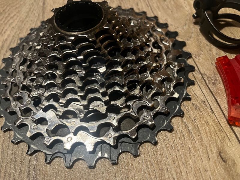 sada Sram Force D1, paky nové, ostatní max 1000km