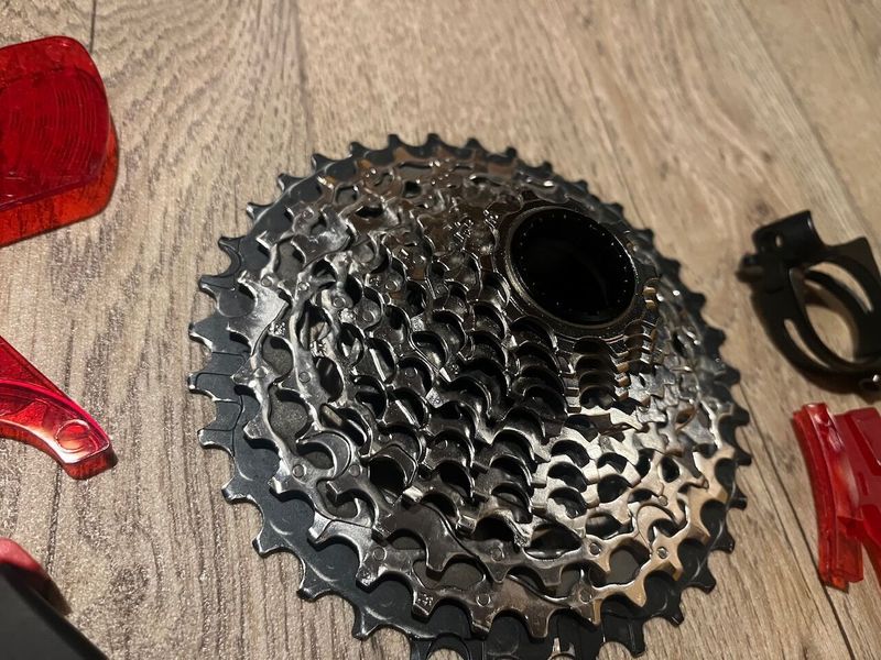 sada Sram Force D1, paky nové, ostatní max 1000km