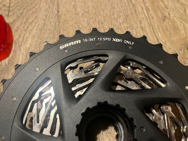 sada Sram Force D1, paky nové, ostatní max 1000km