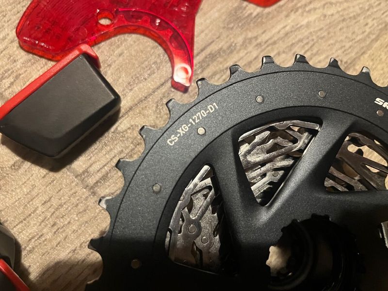 sada Sram Force D1, paky nové, ostatní max 1000km