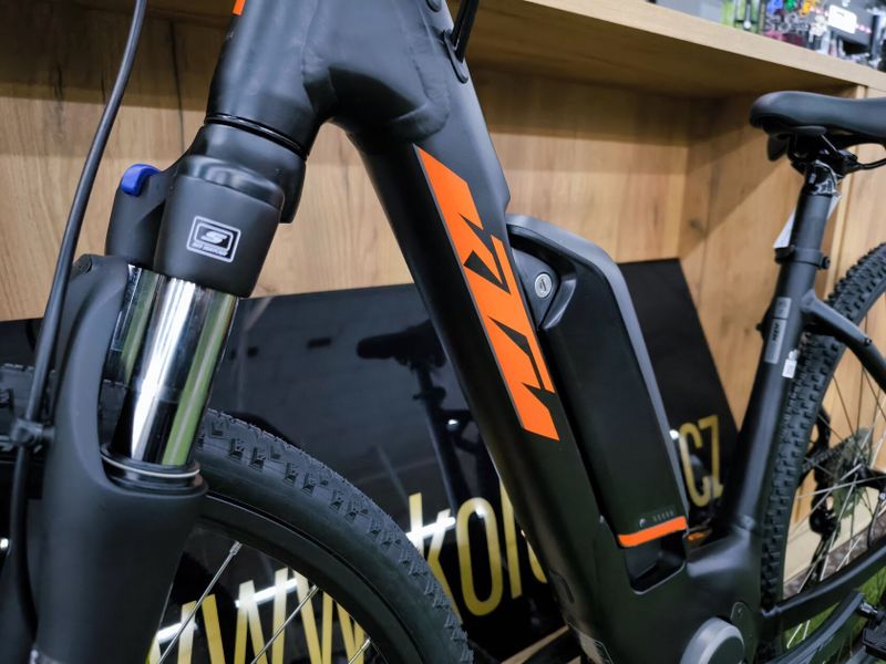 !NOVÝ! KTM MACINA CROSS A410 - BOSCH, elektrokolo s nízkým nástupem