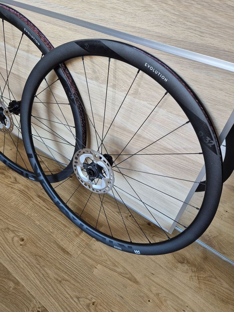 Zapletená kola Newmen Evolution R32 + kotouče Ultegra