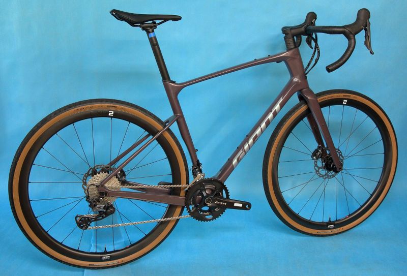 GIANT Revolt Advanced 0 - velmi pohodlný karbonový gravel – NOVÝ