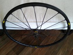 Přední gravel kolo MAVIC AllRoad Pro.