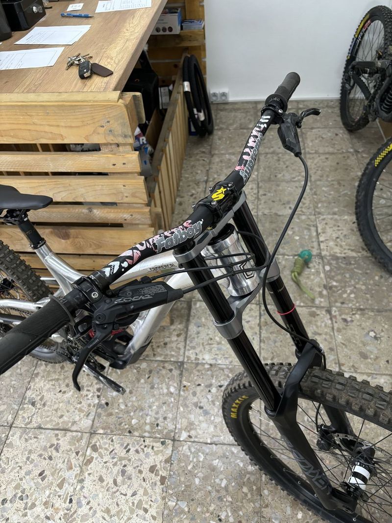 Commencal supreme v4