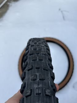 Různé pláště maxxis a Bontrager 