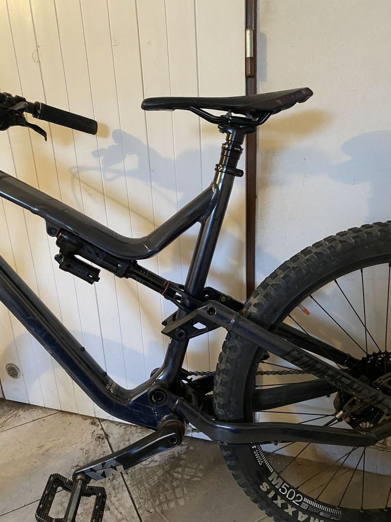 Prodám celoodpružené kolo commencal meta