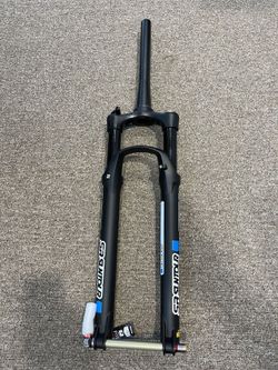 Nová 29" vidlice SR Suntour Axon32 Boost 29"