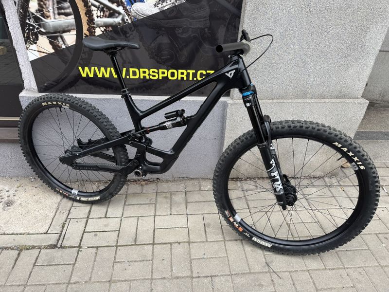 YT Industries Capra 