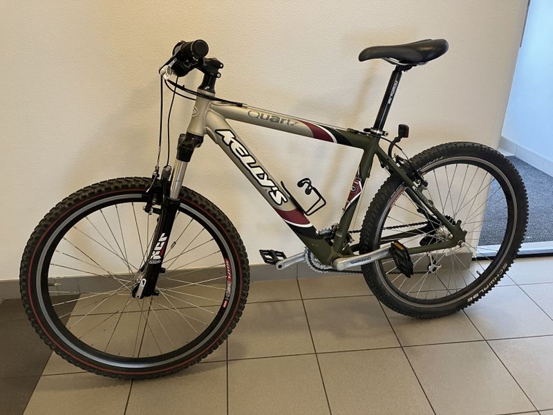 Kellys Quartz 26, Alivio, Suntour XCR, 17,5 palců