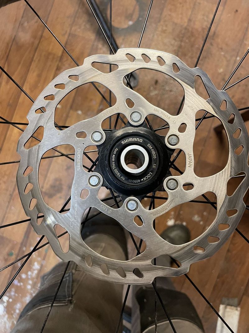 Zapletená kola Shimano XT Deore 27,5 