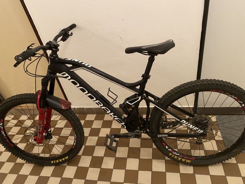 Enduro kolo monodarker v dobrém stavu , dohoda o ceně možná 