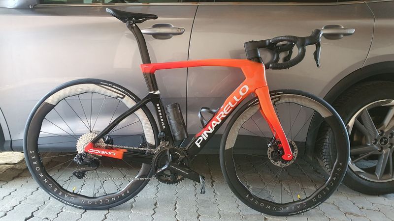 Prodám úplně nové Pinarello Dogma F Grenadier rok 2025 