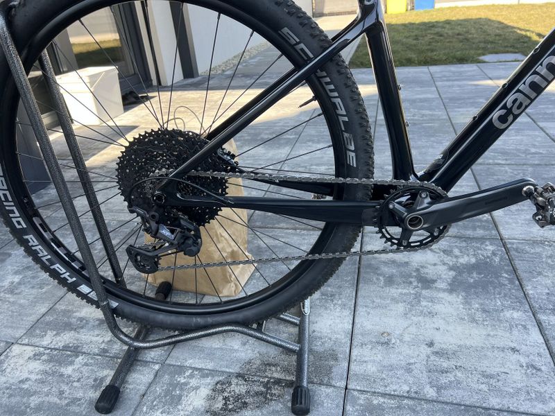 Prodám zánovní horské kolo Cannondale Scalpel HT Carbon black 2025 včetně dokladu a zarucniho listu