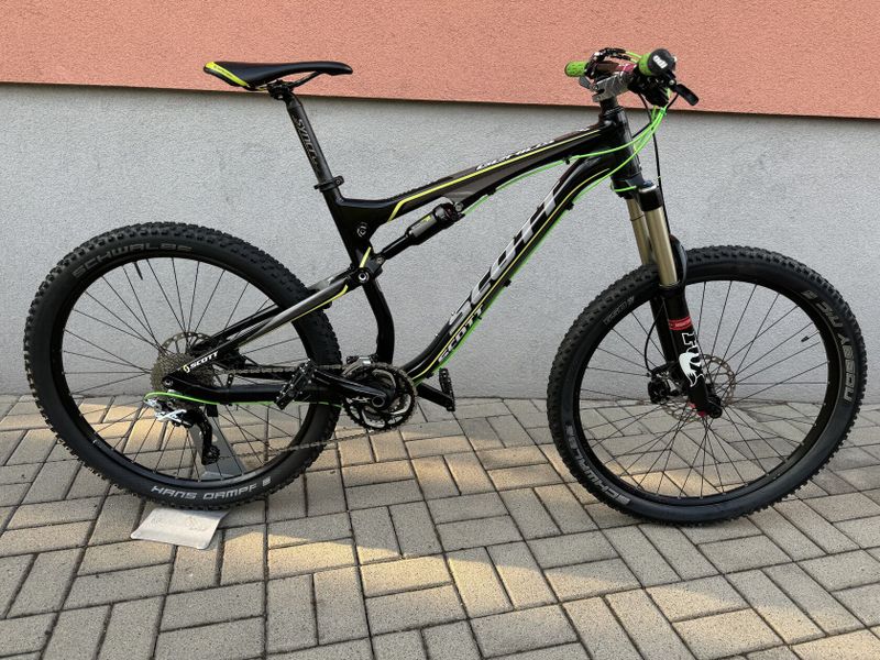 Scott Genius 740 (2013) – trailové kolo s upgrady Shimano XTR a karbonovými řídítky