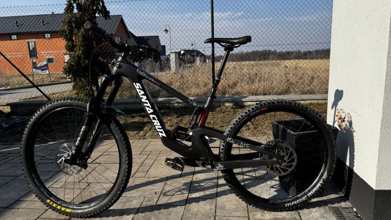 Prodám Santa Cruz Nomad 6 C/R matte-carbon, velikost M