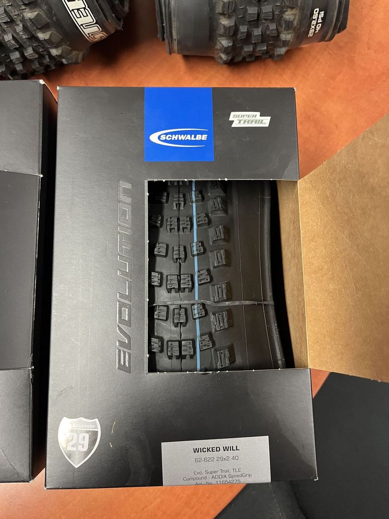 Prodám novou sadu 2 ks pláštů Schwalbe Wicked Will 29x2,40" Super Trail TLE Addix SpeedGrip