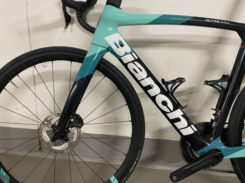 Prodám krásné Bianchi Oltre XR4 Ultegra Di2 vel. 57