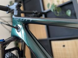 Scott Scale 930 carbon Wakame green / vel.L / Shimano Deore XT 1x12