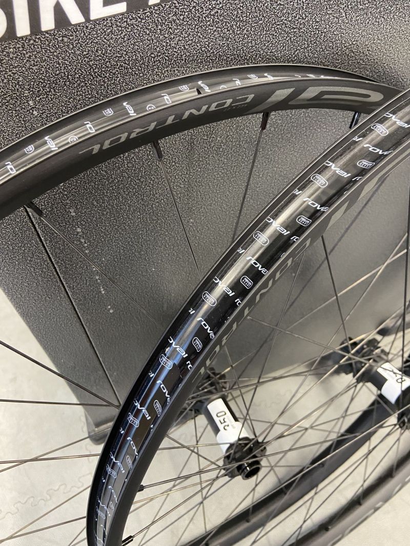 Roval Control alloy 350