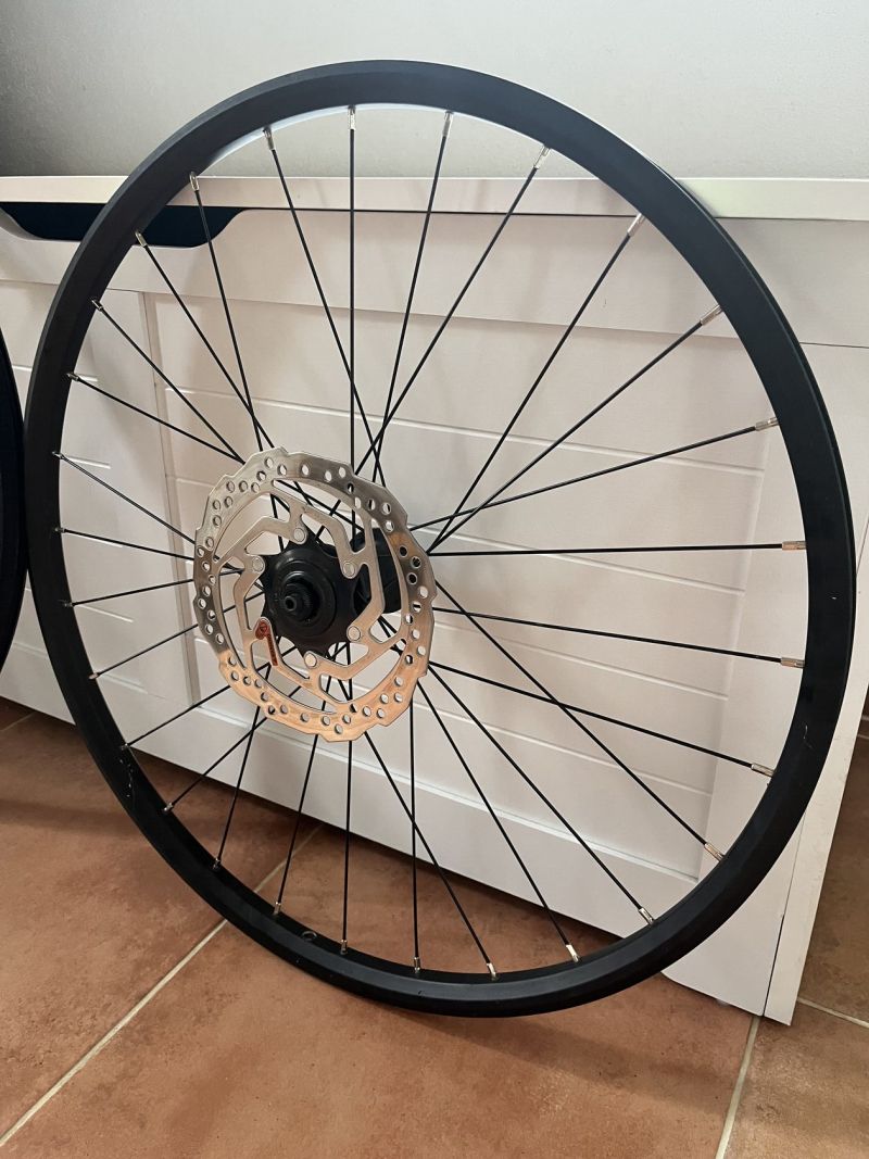 Kola 24” ořech HG a naby Shimano + kotouče Shimano