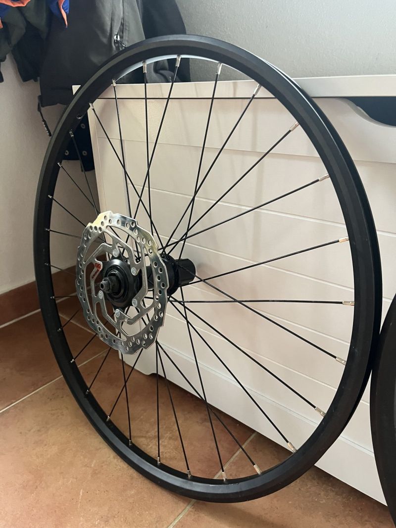 Kola 24” ořech HG a naby Shimano + kotouče Shimano