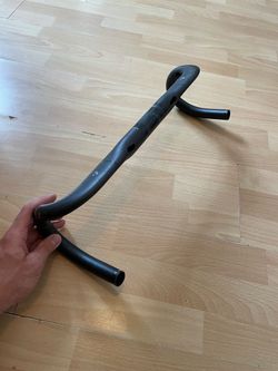 Aero řídítka Bontrager 440 mm