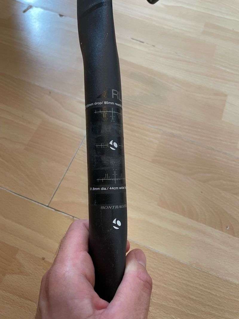 Aero řídítka Bontrager 440 mm