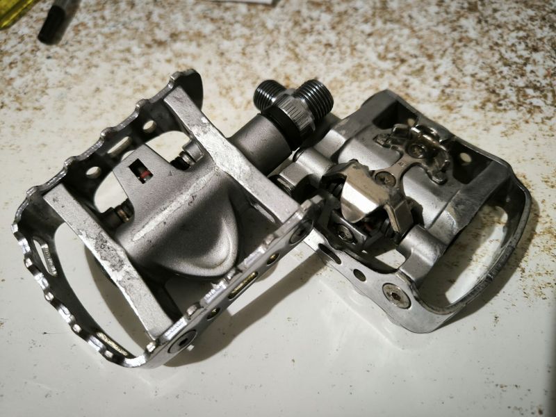 Shimano M324 nášlapy