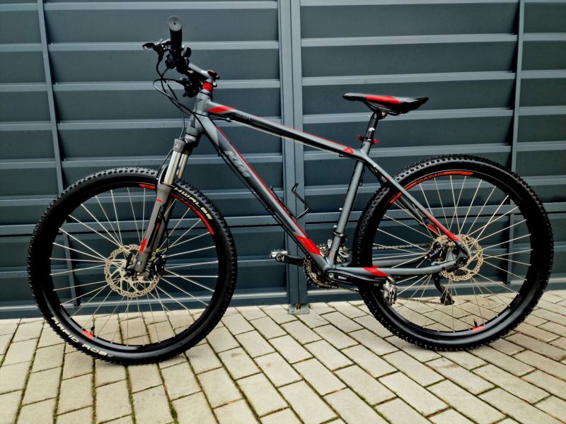 (21)Horské hliníkové kolo KTM 27,5" Kotoučové brzdy