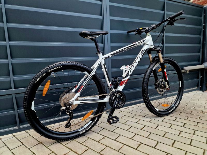 (26)Horské hliníkové kolo Giant 27,5" Air Kotoučové brzdy 