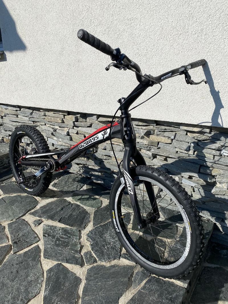 Biketrialové kolo Ozonys Curve V7 20"