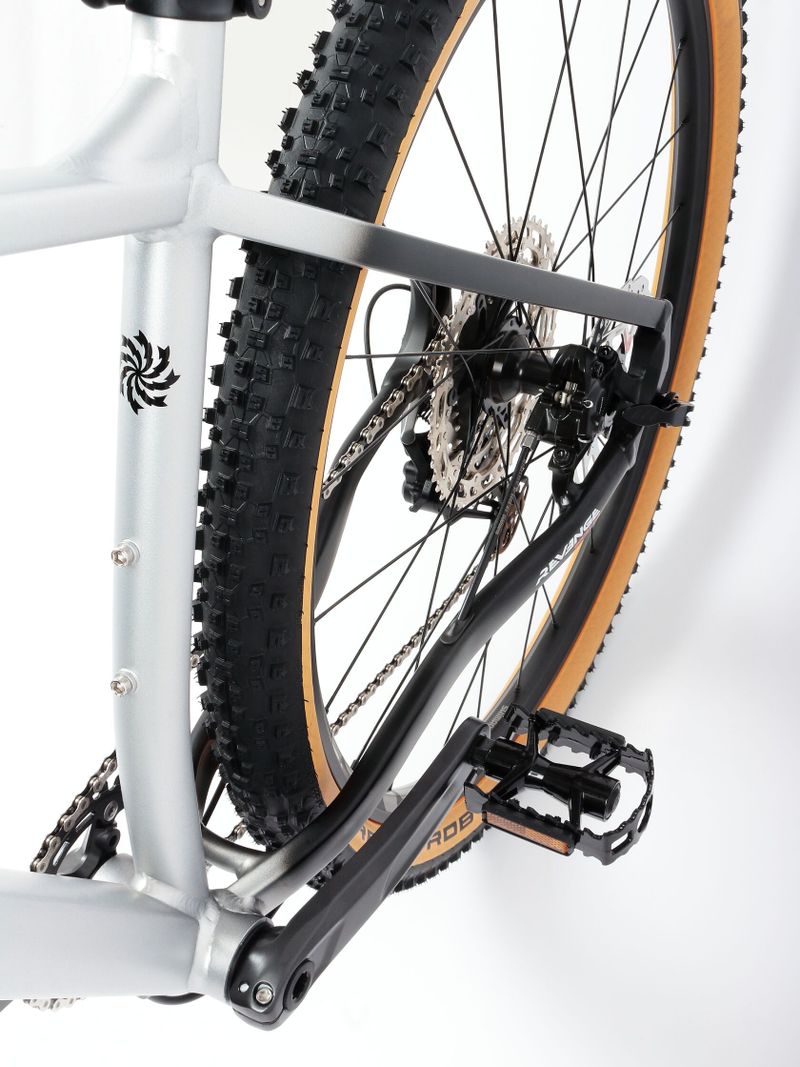 Nové kolo MTB 29" Lee Cougan Revenge SHIMANO Deore 1x12 stříbrno-černá matná - vel. XS, S, M a L