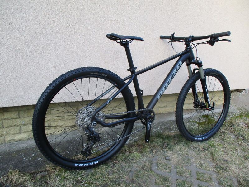 Nové 27,5" kolo ROZZO Swift, vzduch. vidlice Suntour Raidon, osazení Shimano Deore 1x12, pevné osy