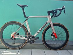 Poptávám Trek Madone SL 7 Gen 8 velikosti ML (56)