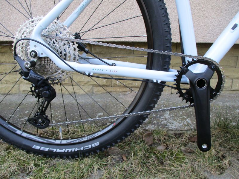 Nové 29" kolo ROZZO BOOST Grace, vzduchová vidlice Suntour XCR, osazení Shimano Deore1x12, pevné osy