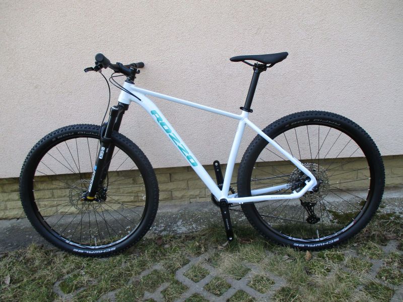 Nové 29" kolo ROZZO BOOST Grace, vzduchová vidlice Suntour XCR, osazení Shimano Deore1x12, pevné osy