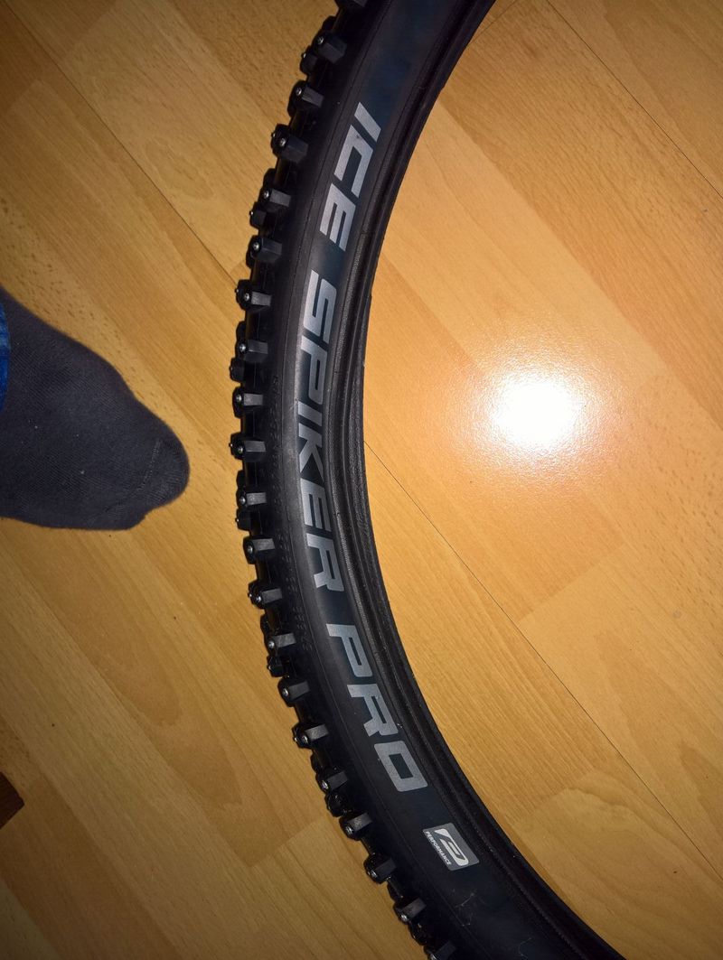 PRODÁM zimní pláště Schwalbe Ice Spiker 29 x 2.25