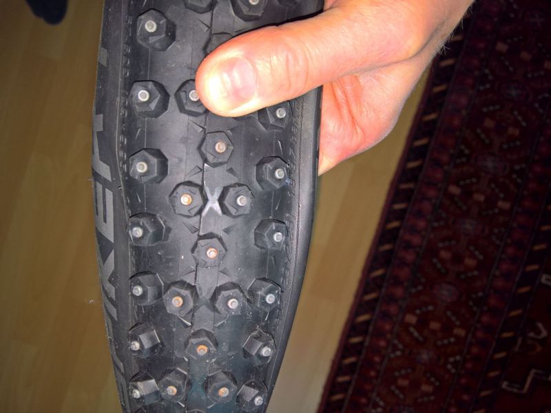 PRODÁM zimní pláště Schwalbe Ice Spiker 29 x 2.25