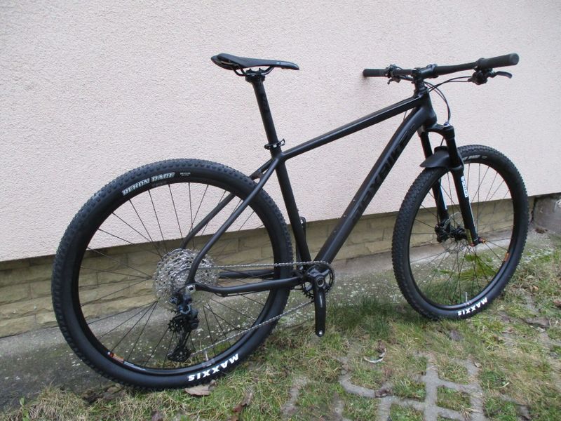 Nové 29" kolo Maxbike M909 19", vidlice Suntour Axon RL-RC air, Shimano XT/SLX 1x12, BOOST pevné osy