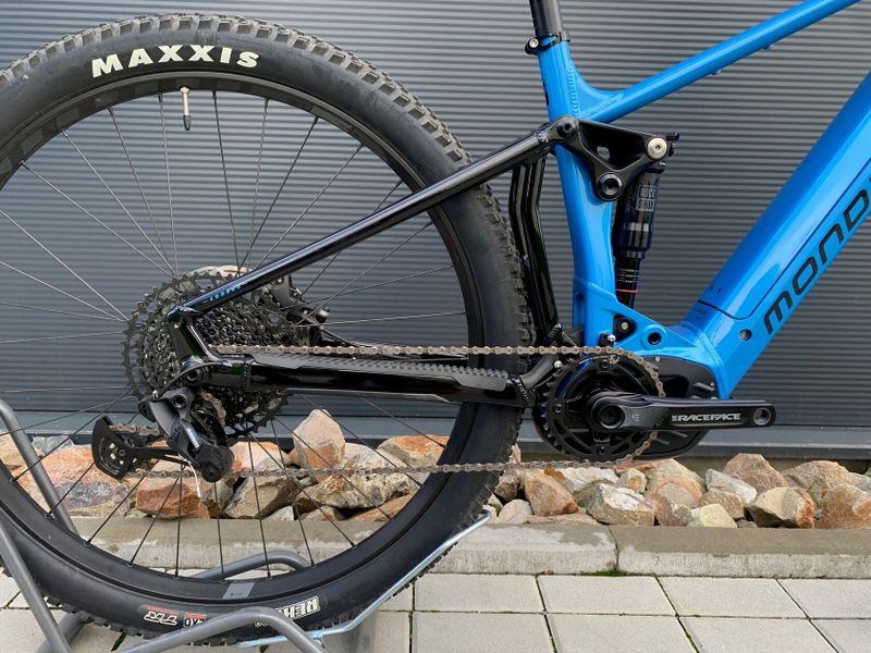 Elektrokolo MONDRAKER Chaser marlin blue/black velikost M