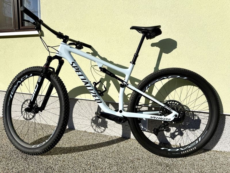 Celoodpružené, carbonové horské kolo Specialized Epic Expert 2023