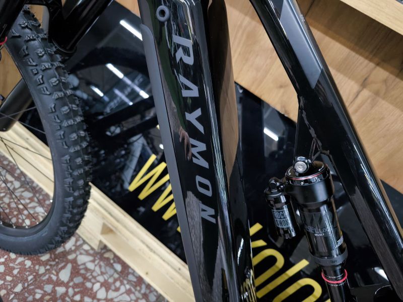 !NOVÝ! Raymon TrailRay 160E 9.0 SE, vel. XL, 720Wh, Yamaha