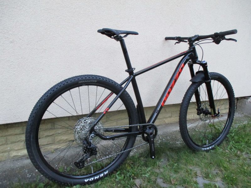 Nové 29" kolo ROZZO BOOST, vzduchová vidlice Suntour Raidon 34, osazení Shimano Deore1x12, pevné osy