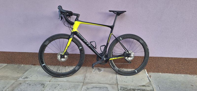 Prodám silniční karbonové kolo Giant Defy