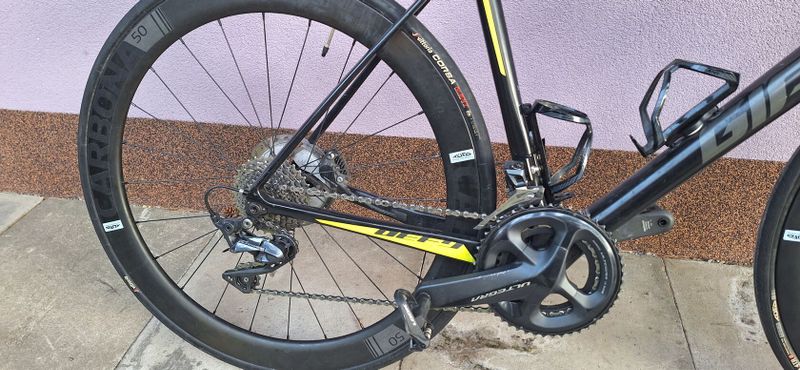 Prodám silniční karbonové kolo Giant Defy