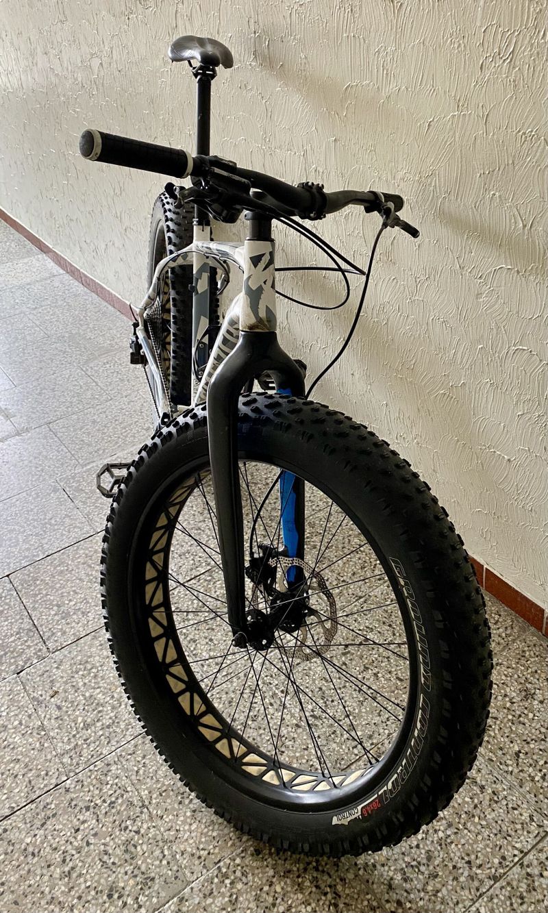 FAT bike Specialized